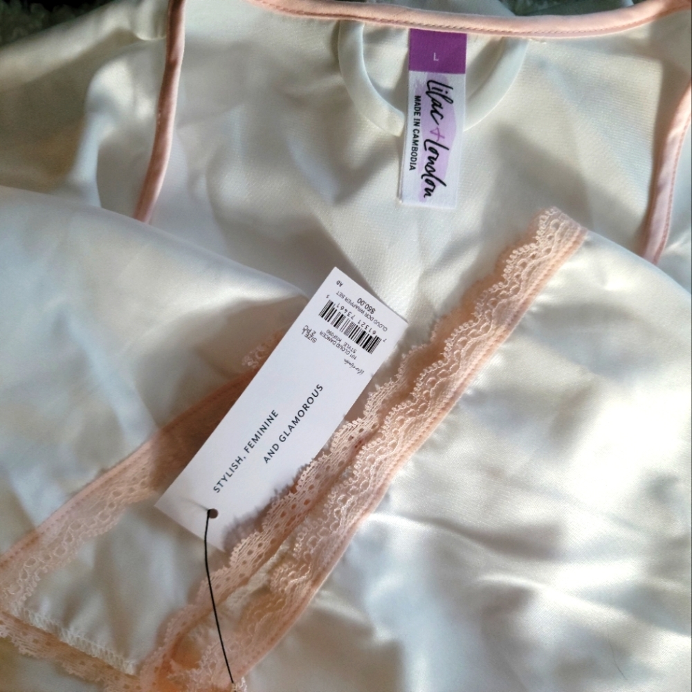 Beautiful NWT Bridal Married MRS Silk Satin Robe and Nightgown SET white pink